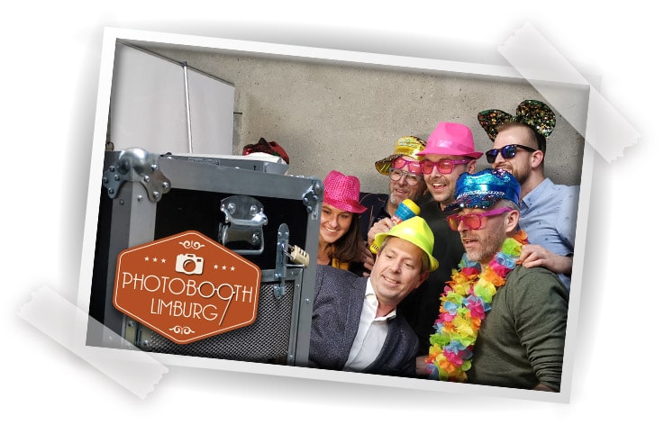 Photobooth verhuur in Limburg - De grootste leverancier in de regio tegen de laagste prijs voor de beste foto's. Roermond, Sittard Venlo Maastricht.